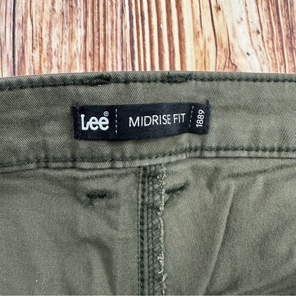 NWT Lee Crop Utility Cargo Pocket Pants Floral Embroidered Green Women’s Size 16 - Picture 3 of 16